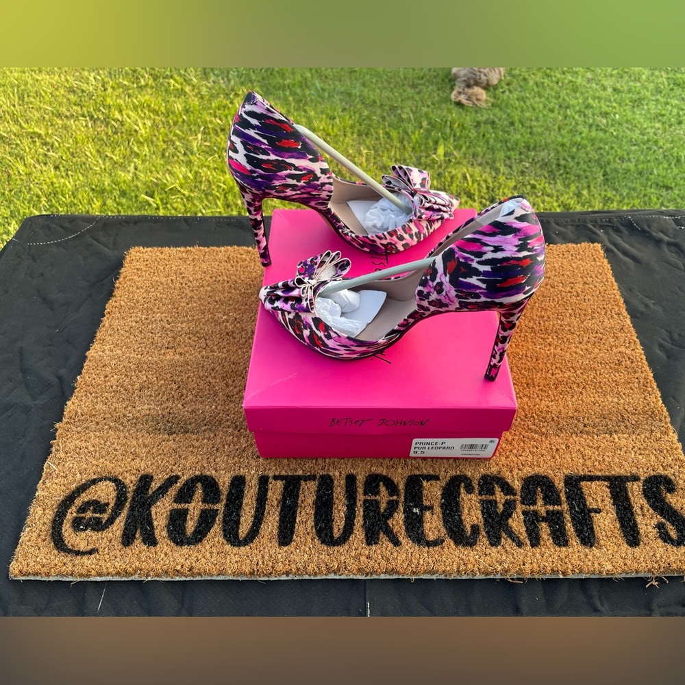 BRAND NEW! GORGEOUS!! BOX INCLUDED. BETSEY JOHNSON PRINCE LEOPARD PUMPS